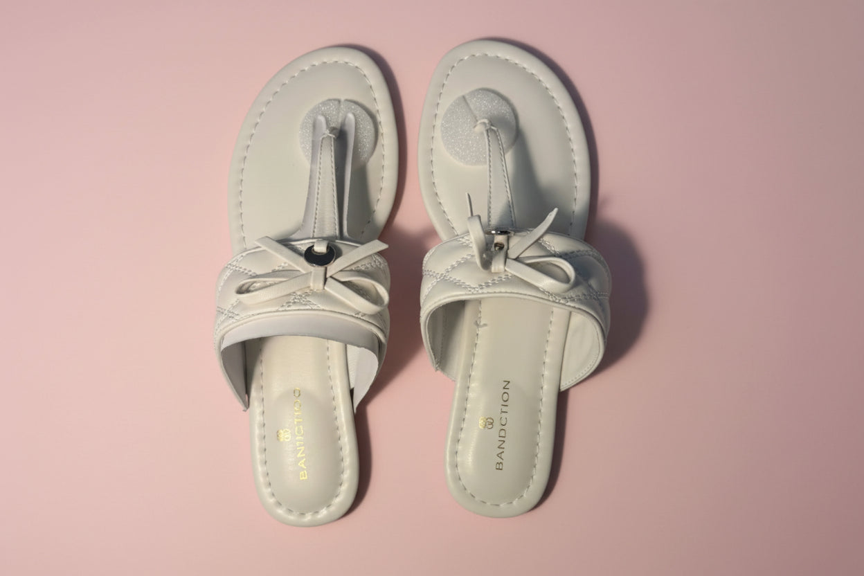 NEW!! Bandolino Kyliyn 3 Size 8M Women's Sandals