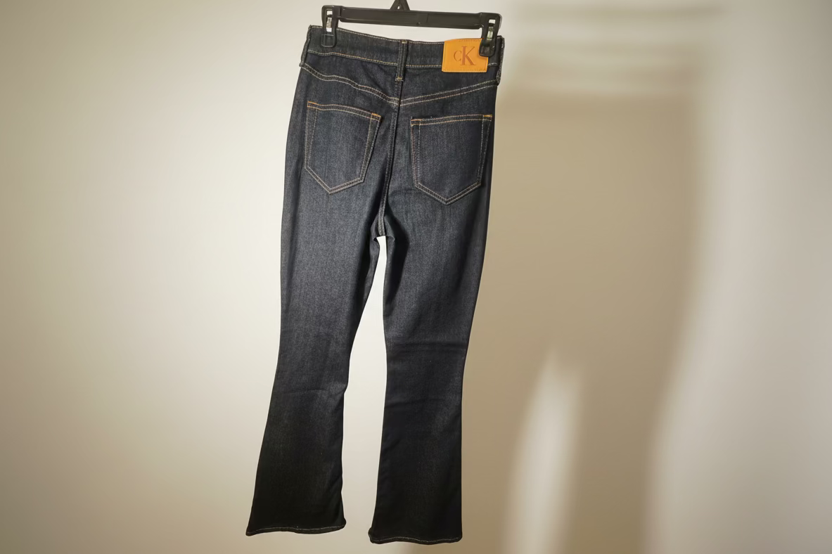 NEW!! Calvin Klein Women  High- Rise Flare Jeans  Size 26x32R